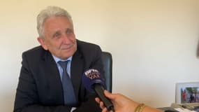 Le maire du Lavandou (Var), Gil Bernardi, a fait voter une ponction de son budget de 64.000 euros pour financer la défense nationale.