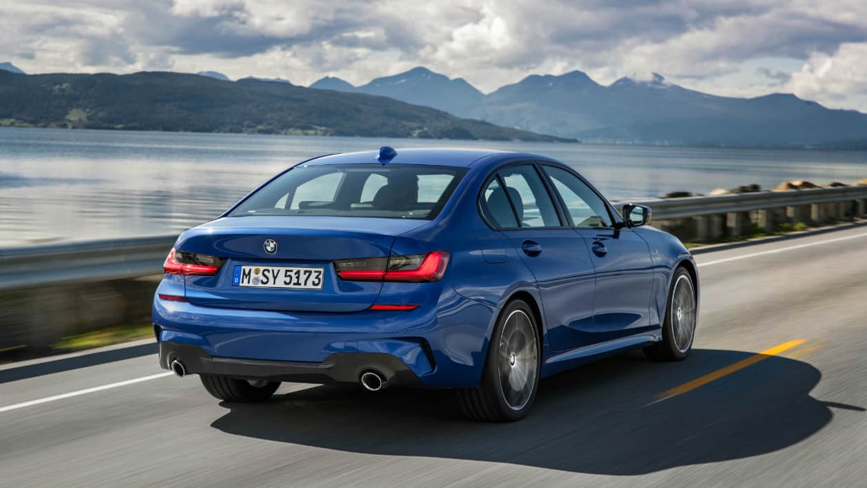 Les feux à l'arrière s'affinent par rapport à la précédente génération. Les feux à l'arrière s'affinent par rapport à la précédente génération.