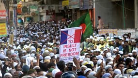 Une manifestation contre la France le 30 octobre à Dacca. 
