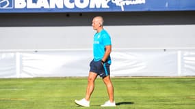 Stuart Lancaster, entraîneur du Racing 92, à Perpignan le 4 août 2023