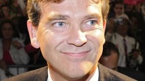 Arnaud Montebourg estime que, face aux exigences de Berlin pour répondre à la crise de la zone euro, la France doit prendre le risque d'une confrontation avec l'Allemagne. Le socialiste évoque un retour du "nationalisme allemand". /Photo prise le 16 octob