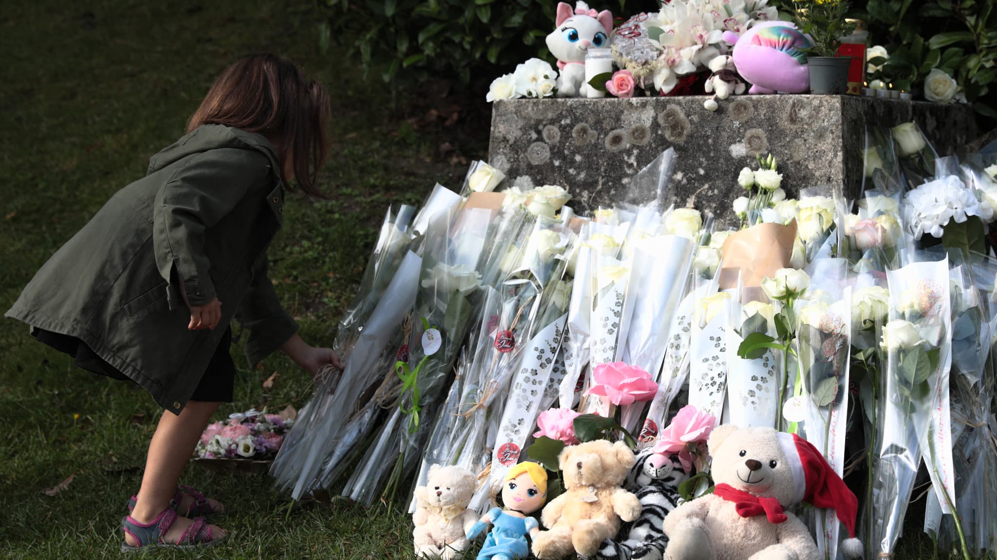 Infanticide Dans L Eure Des Centaines De Personnes Rendent Hommage Lisa