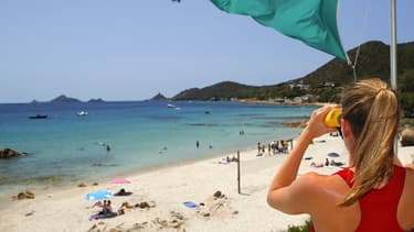 En 2015, les salariés qui occupaient le même emploi depuis au moins un an déclaraient en moyenne avoir 33 jours de congés payés et de réduction du temps de travail (RTT)