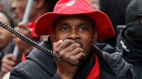 Rodrigue Petitot, leader du RPRAC, lors d'une manifestation à Paris le 3 novembre 2024 contre la vie chère dans les Outre-mer.