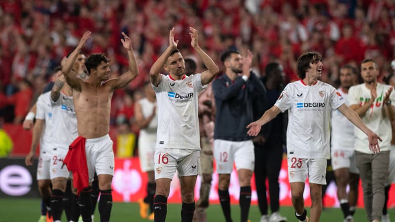 La joie de Jesus Navas et des joueurs du FC Séville, qualifiés pour la finale de Ligue Europa