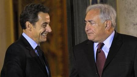 Si le second tour de l'élection présidentielle avait lieu dimanche, Nicolas Sarkozy serait facilement battu par Dominique Strauss-Kahn avec 59% d'intentions de vote contre 41% pour le chef de l'Etat. /Photo prise le 17 novembre 2010/REUTERS/Philippe Wojaz