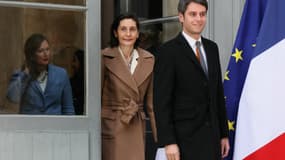 Amélie Oudéa-Castéra et Gabriel Attal le 12 janvier 2024 au ministère de l'Éducation nationale 