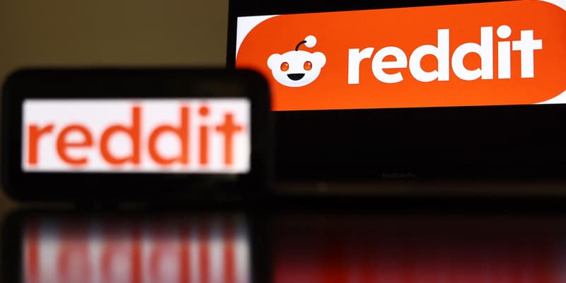 Le logo Reddit diffusé sur un téléphone à Los Angeles le 13 février 2024