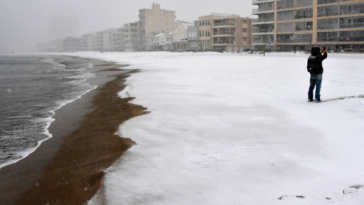 VOS IMAGES - Les plages de France sous la neige