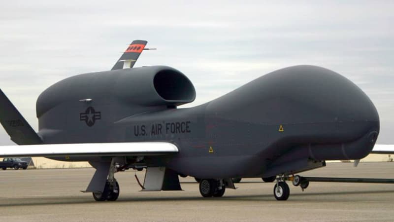 Le Global Hawk, un drone de l'armée américaine, est téléguidé par un pilote au sol et fait la taille d’un Boeing 737. 