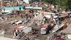 A Concepcion. La présidente du Chili, Michelle Bachelet, tente de dissiper les inquiétudes de ses compatriotes concernant d'éventuelles pénuries de nourriture et de carburant, quatre jours après le violent séisme qui a fait environ 800 morts. /Photo prise