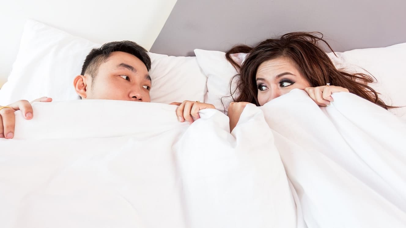 Faire l'amour régulièrement rendrait plus productif au travail