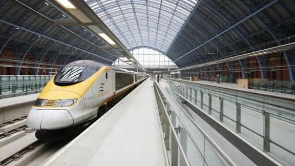 La liaison directe Eurostar permet de relier Londres à Lyon en 4h43.