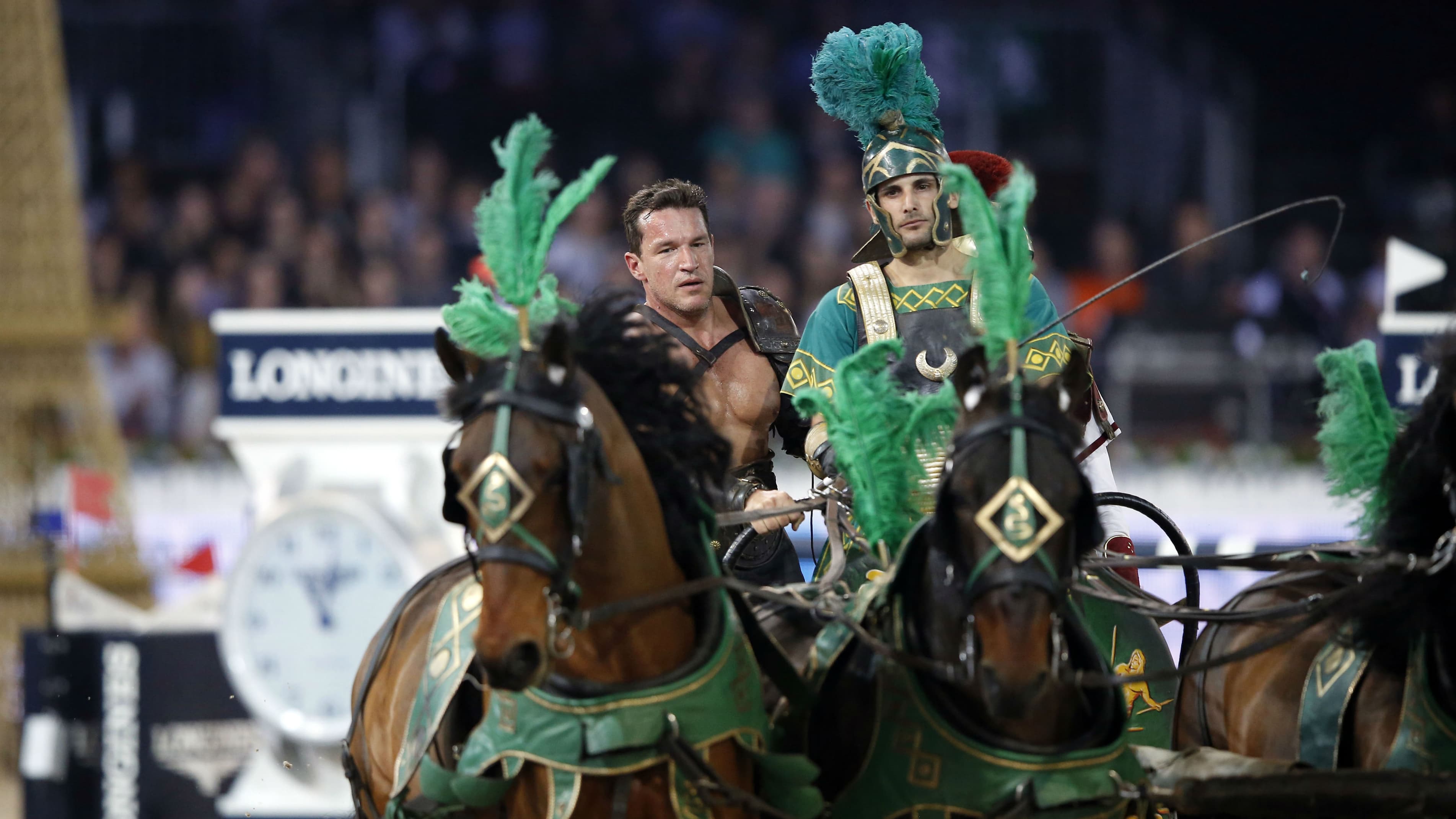 Benjamin Castaldi, déguisé en gladiateur, fait une entrée remarquée sur un char Benjamin Castaldi, déguisé en gladiateur, fait une entrée remarquée sur un char