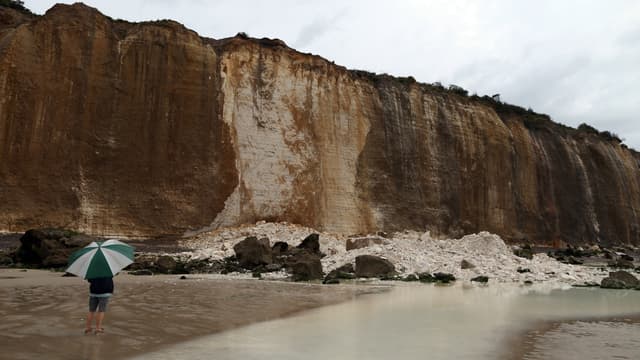 L'éboulement de falaise s'est produit sur la plage du Petit Ailly, à Varengeville-sur-Mer, ce vendredi en début d'après-midi.