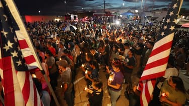 Un hommage aux victimes de la fusillade