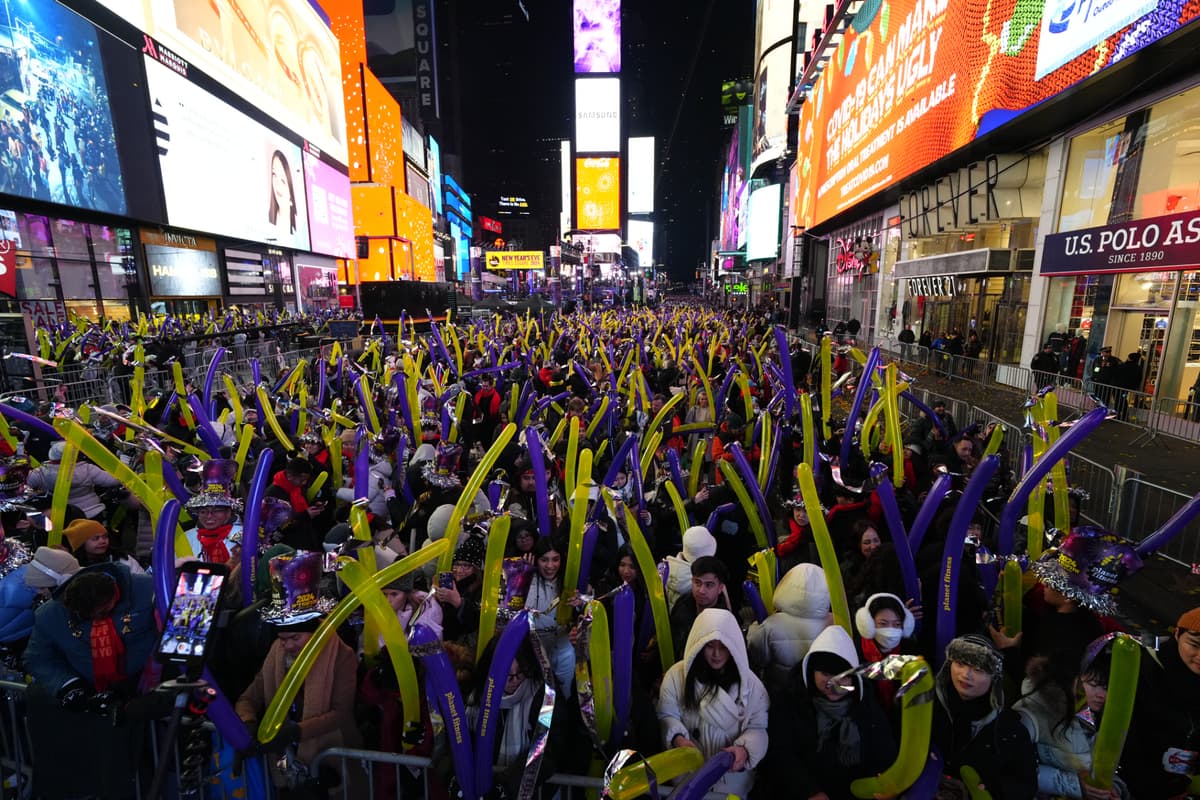 Nouvel an 2024 les images du passage à la nouvelle année à New York