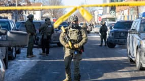 Un agent fédéral à Minneapolis, où un manifestant a été tué par la police anti-immigration, le 24 janvier 2026..