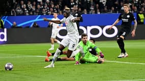 Victor Osimhen célèbre son but lors de Francfort-Naples