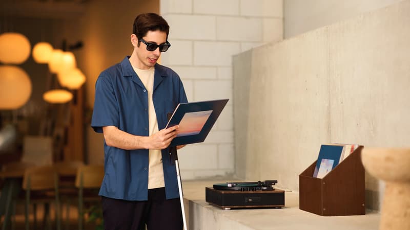 "La 3e révolution après le braille et la canne blanche": comment Meta bouleverse la vie des malvoyants avec ses lunettes connectées