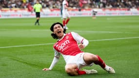 Takumi Minamino célèbre son but face à Marseille, le 12 avril 2025