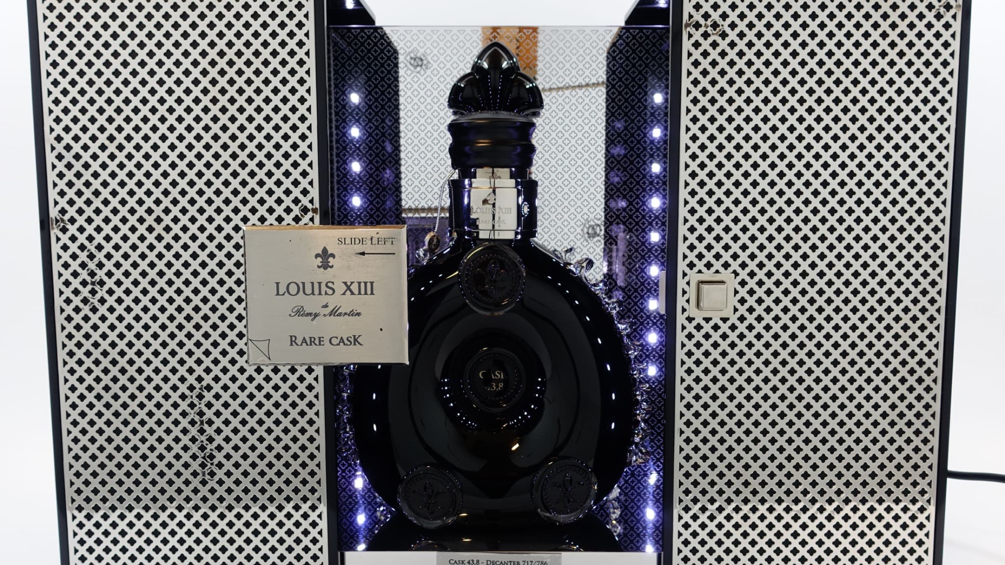 Bouteille de cognac Rémy Martin Louis XIII Bouteille de cognac Rémy Martin Louis XIII