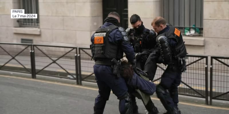 Des policiers évacuent une personne à proximité de l'Université de la Sorbonne, après l'occupation d'un amphithéâtre par des manifestants propalestiniens, le 7 mai 2024.