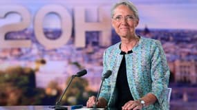 La Première ministre Elisabeth Borne sur le plateau du 20 heures de TF1, le 20 mai 2022 à Boulogne-Billancourt, près de Paris