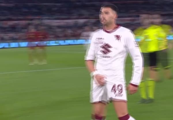 Nemanja Radonjic lors du match de Serie A entre le Torino et la Roma, le 13 novembre 2022 Nemanja Radonjic lors du match de Serie A entre le Torino et la Roma, le 13 novembre 2022