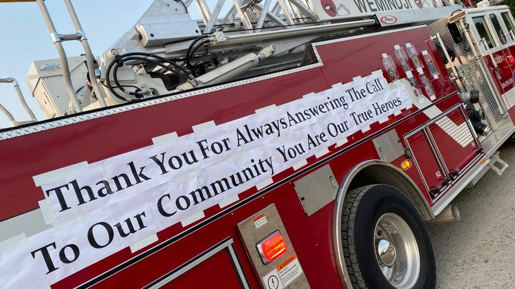 Photo des messages laissés au Canada pour remercier les pompiers français venus lutter contre les incendies en août 2023. Photo des messages laissés au Canada pour remercier les pompiers français venus lutter contre les incendies en août 2023.