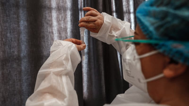 Une infirmière du Havre attend le résultat d'un test antigénique, en décembre 2020 (photo d'illustration)