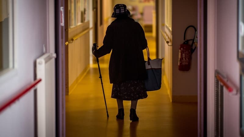 Une personne âgée résidant dans un Ehpad, à Brest le 4 mars 2020