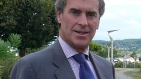 Le socialiste Jérôme Cahuzac s'est trompé de bouton, mercredi à l'Assemblée, et a voté pour le plan de rigueur du gouvernement (tout comme François Hollande qui lui avait donné une procuration).