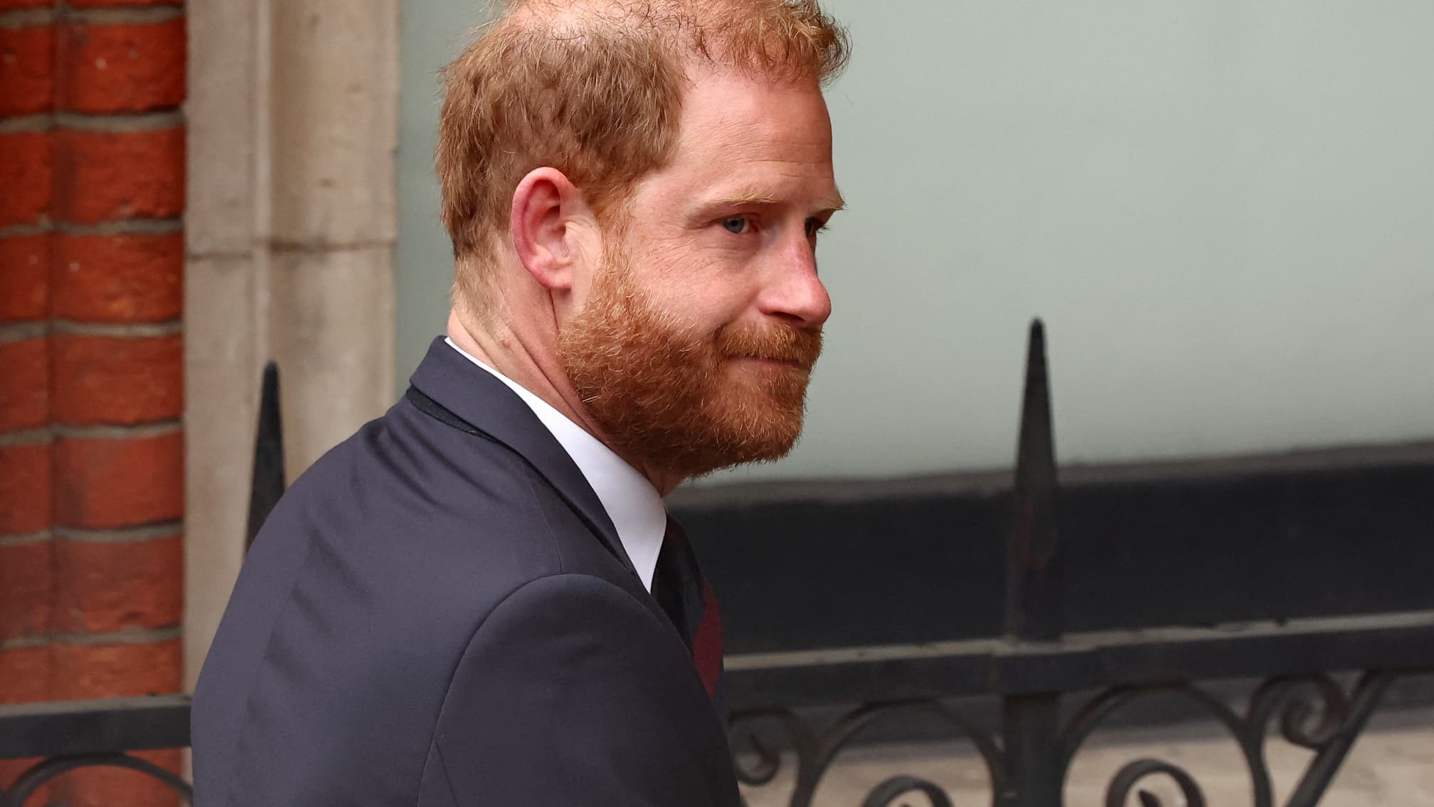 LE PRINCE HARRY À LONDRES CE LUNDI: VA-T-IL SE RÉCONCILIER AVEC SON PÈRE LE ROI CHARLES?