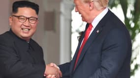 Donald Trump et Kim Jong-un lors du sommet exceptionnel entre les États-Unis et la Corée du Nord à Singapour le 12 juin 2018