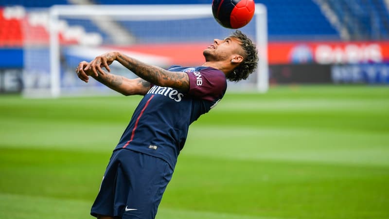 Neymar devrait toucher 30 millions d'euros net par an. 