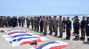L'hommage aux policiers thaïlandais morts en Thaïlande, le 25 avril 2025