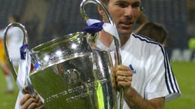 Zizou avec la Ligue des champions en 2002