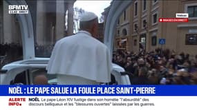 Messe de Noël au Vatican: le pape salue la foule réunie sur la place Saint-Pierre