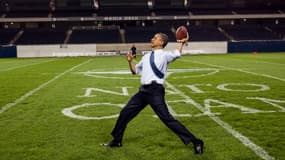 Le président Obama le 20 mai 2012, avant un match de football américain, à Chicago.
