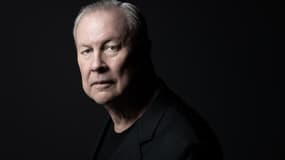 Le metteur en scène et plasticien américain Bob Wilson, lors d'une séance photo à Paris le 1er septembre 2021.