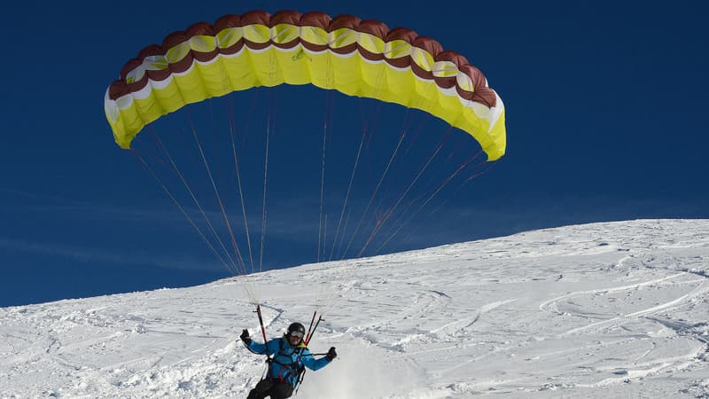 Un speed rider en pleine pratique de son sport le 29 décembre 2012 à Val-d'Isère (Savoie).