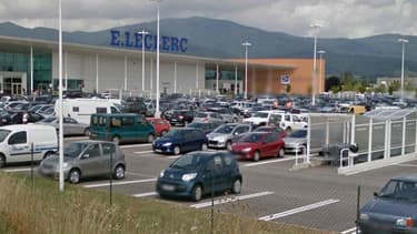 Le parking de l'hypermarché Leclerc à Cernay, dans le Haut-Rhin