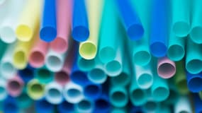 Des pailles en plastique (photo d'illustration)