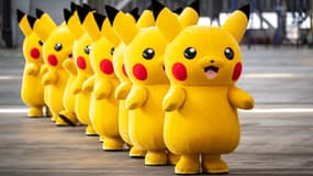 Le personnage Pikachu, des Pokemon, photographié ici sous forme de mascotte à l'aéroport de Tokyo Haneda en juin 2021.
