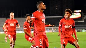 Myron Boadu célèbre un but en Ligue Europa