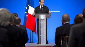 PSA Peugeot Citroën s'est engagé à ne pas mettre en oeuvre de plan social en France et à reclasser les salariés les plus exposés par les suppressions d'emploi confirmées cette semaine, a annoncé jeudi Nicolas Sarkozy lors d'un discours prononcé pour le 3e