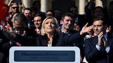 La cheffe de file du Rassemblement nationale, Marine Le Pen, lors d'un rassemblement de soutien après sa condamnation, le 6 avril 2025 à Paris