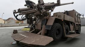 Un canon Caesar sur le site de l'usine d'armement KNDS à Bourges, le 21 mars 2025 dans le Cher