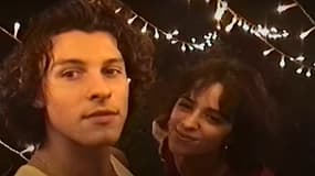 Shawn Mendes et Camila Cabello dans le clip de "The Christmas Song"